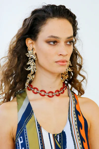 Look 13